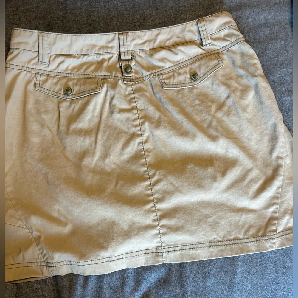 Athleta  Women’s  dipper skirt Khaki Nylon size 12‎